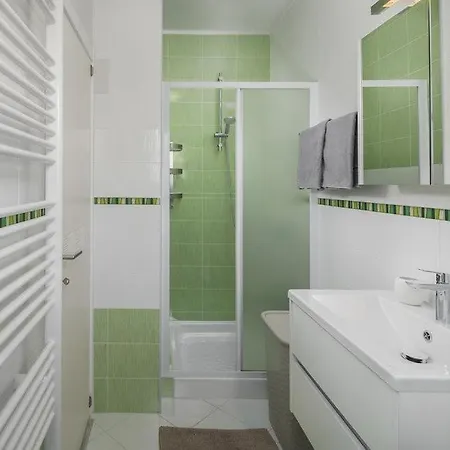 Villa Diva- By Guide *