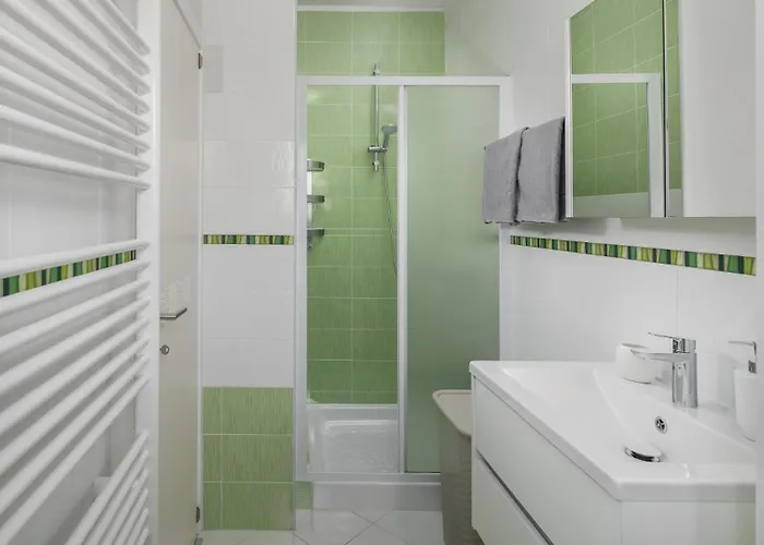 Diva- By Guide 빌라 로비니